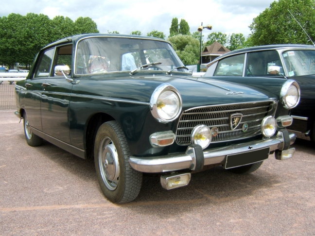 Peugeot_404_berline_Rundvald_2.jpg