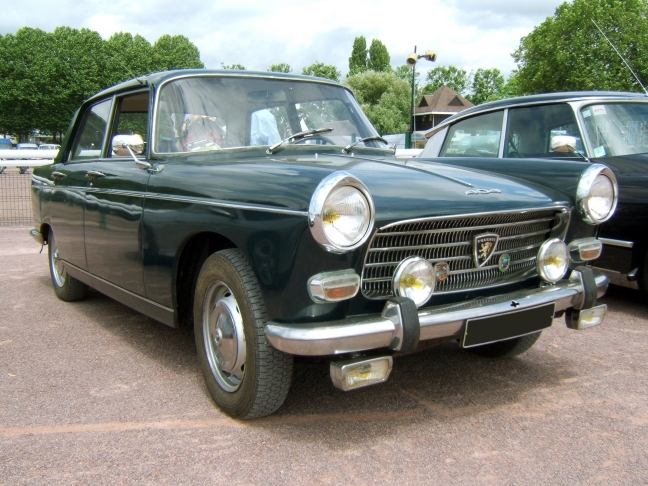 Peugeot_404_berline_Rundvald_2.jpg